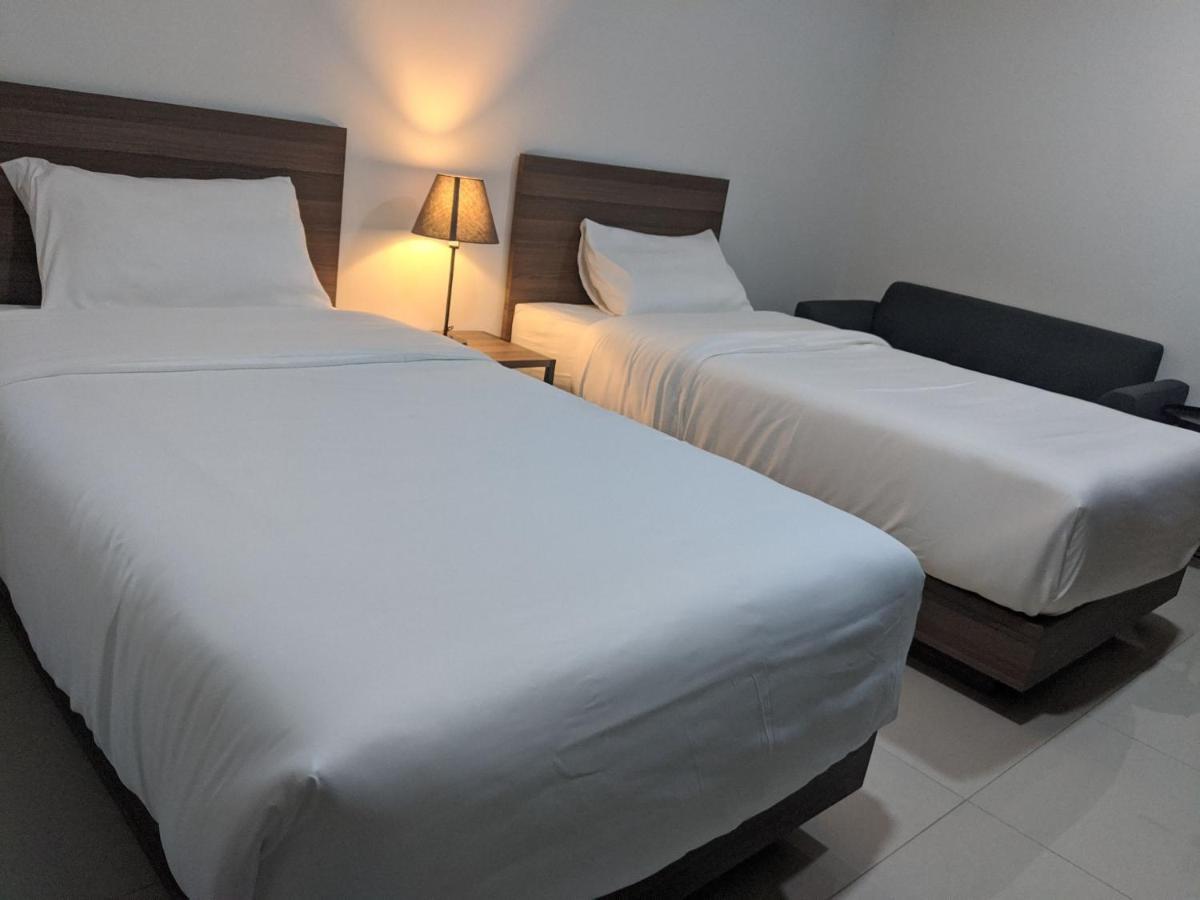 Tassana Place Chonburi Esterno foto